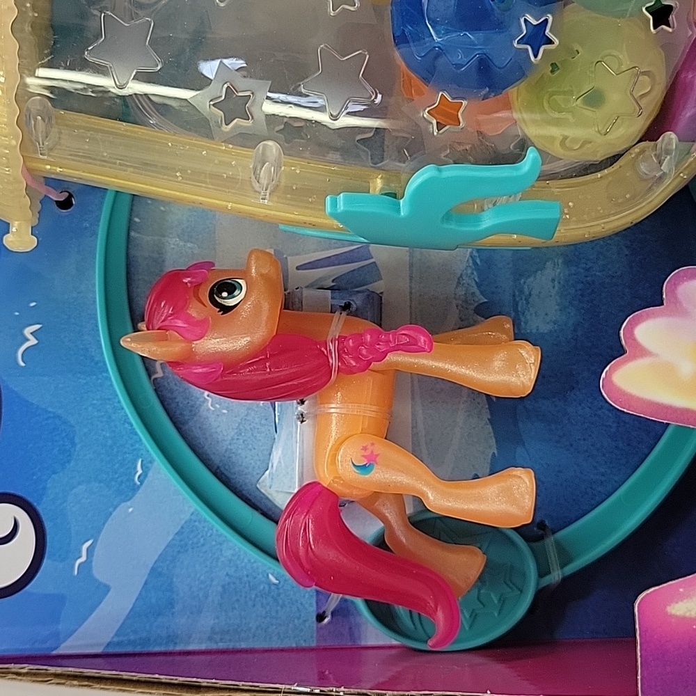 My Little Pony Sunny Starscout Sparkle Reveal Lantern Gumball Toy - Picture 5 of 5
